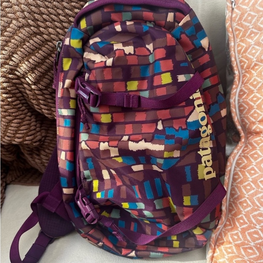 Patagonia Atom 8L Slingback Bag Fitz Roy Patchwork Night Plum Daypack Backpack